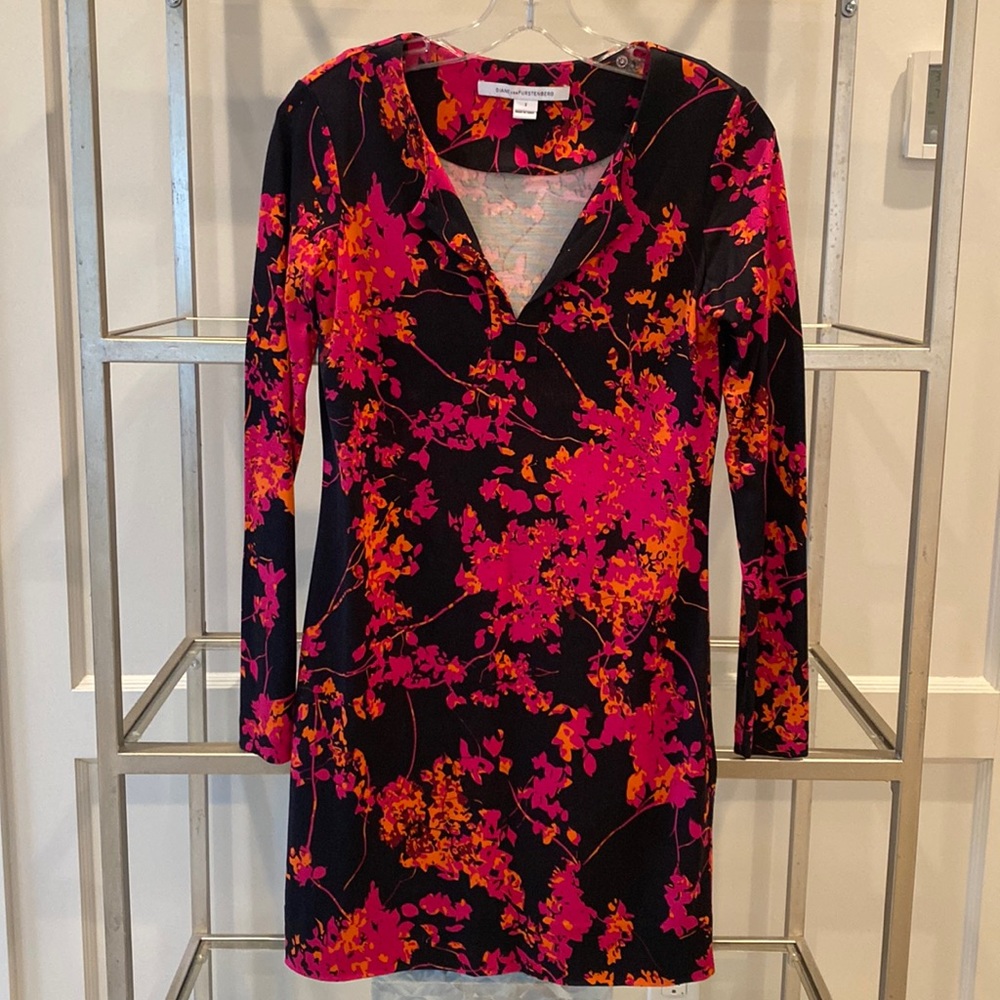 Diane Von Furstenburg Silk knit mini dress, Size 2